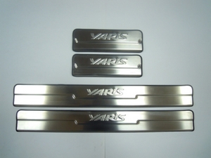 JMT Накладки на дверные пороги с логотипом, нерж. TOYOTA (тойота) Yaris/Ярис 11- - Автоаксессуары и тюнинг