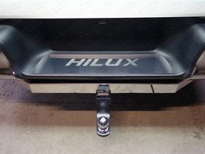 ТСС Накладка на задний бампер (лист зеркальный надпись HILUX) TOYOTA (тойота) Hilux 15- - Автоаксессуары и тюнинг